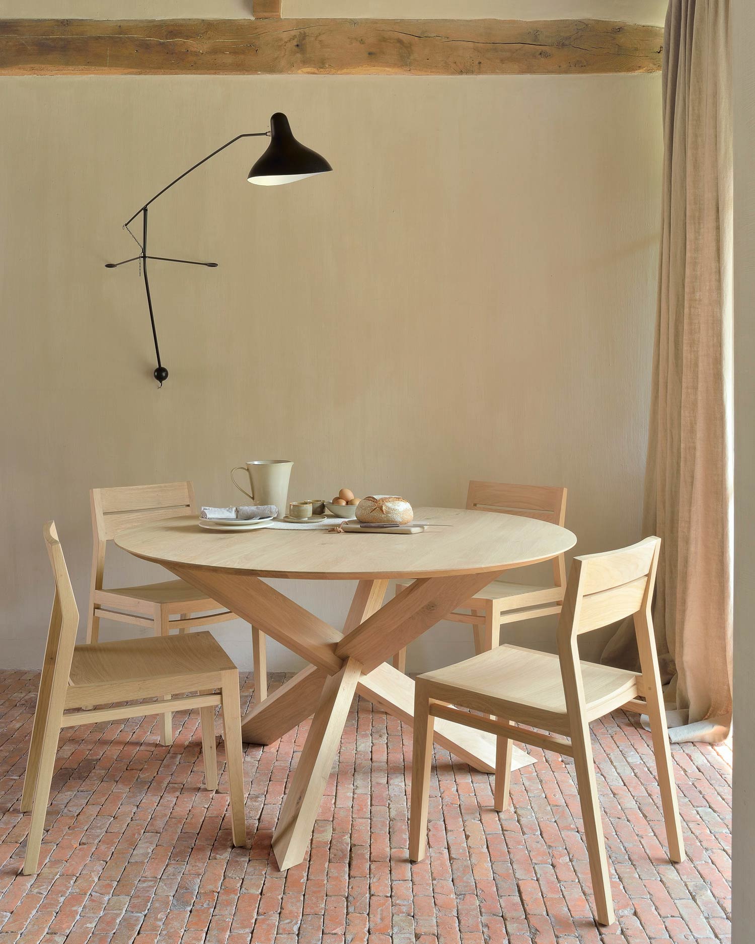 Circle Dining table by Ethnicraft