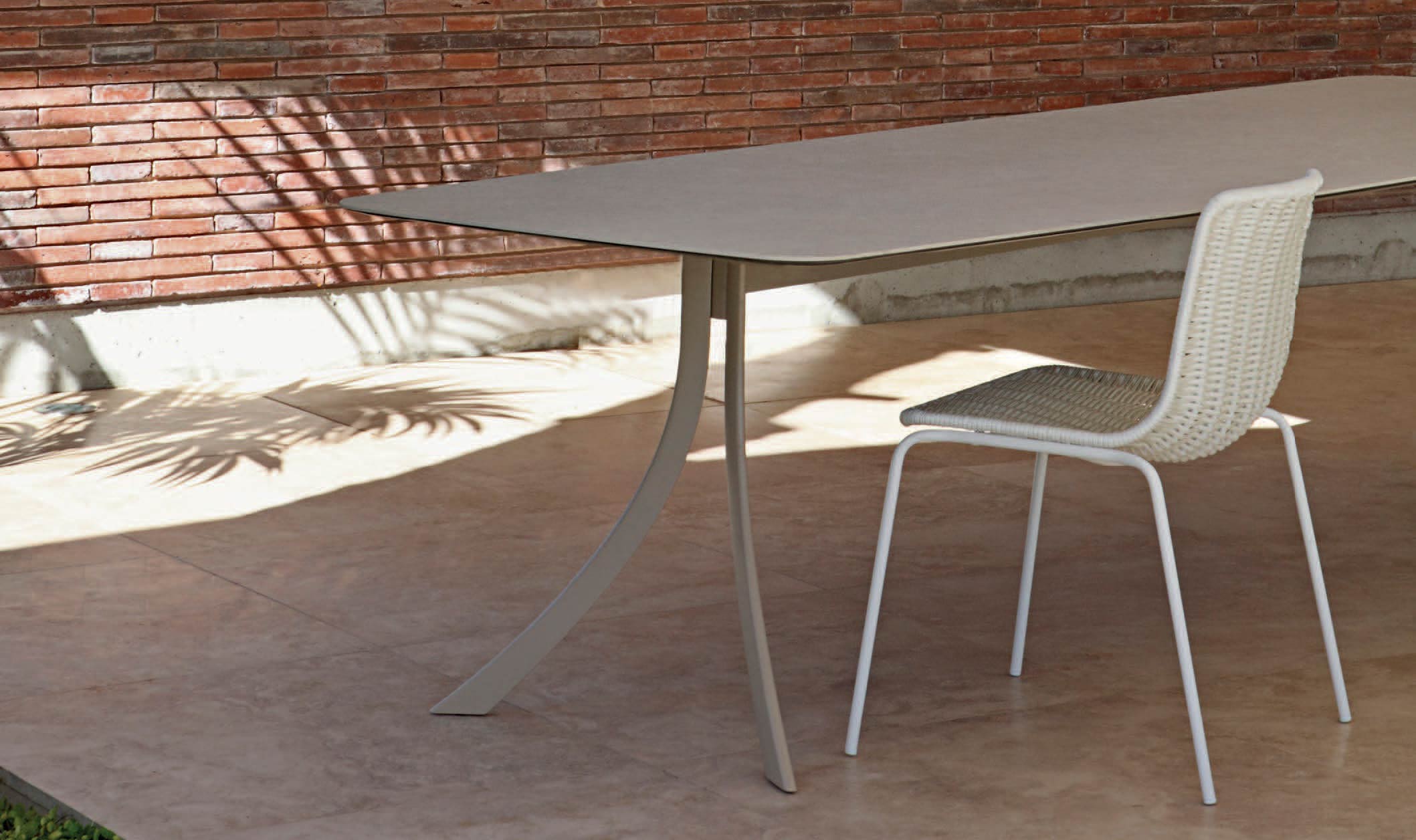 Falcata Exterior Dining Table by Expormim