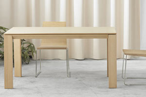 Iru Dining Table