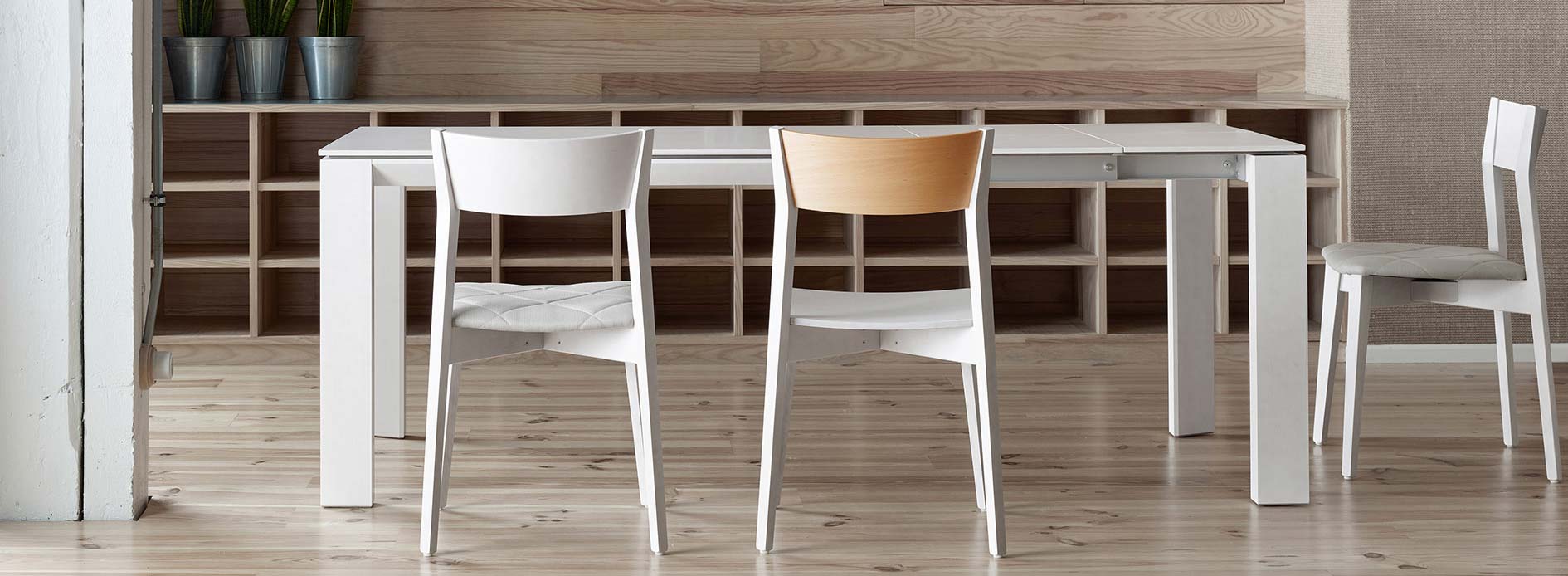 Iru Dining Table