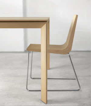 Iru Dining Table
