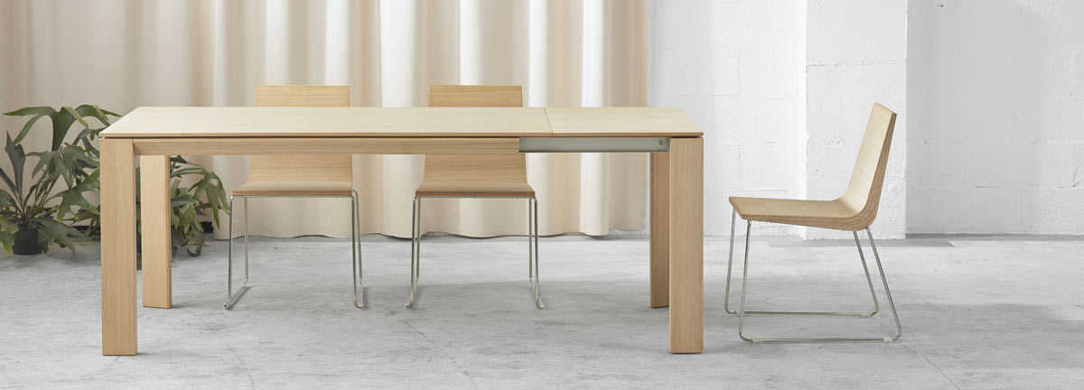 Iru Dining Table