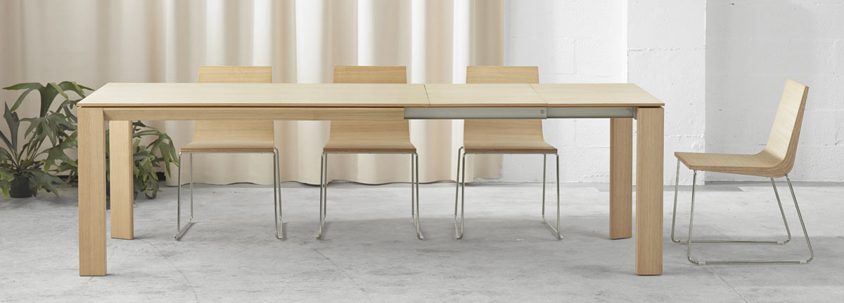 Iru Dining Table