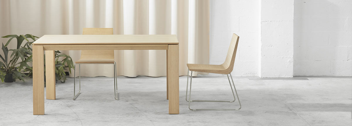 Iru Dining Table