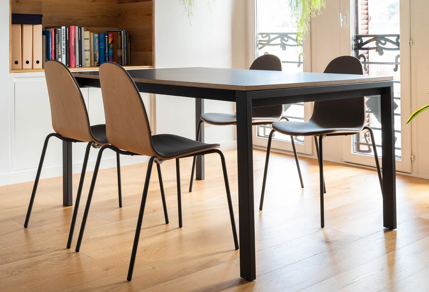 Punto Dining Table